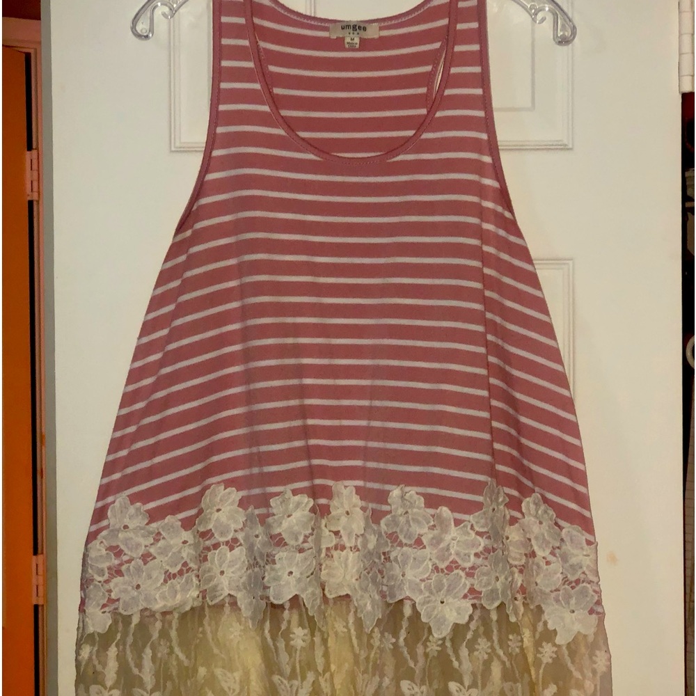 Umgee baby doll top, size Med , pink and white w/ white lace at bottom